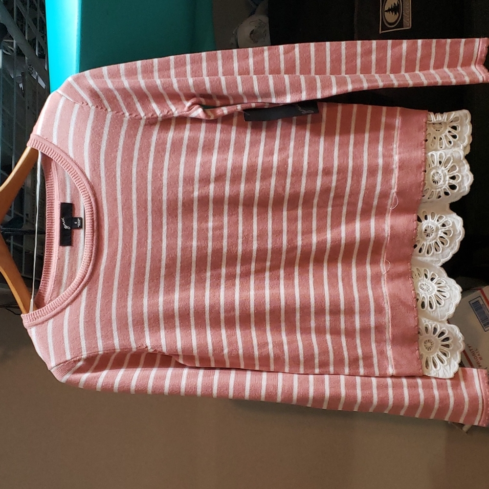 $15 or 2/$20! 🆕️ GNW Pink & Cream Striped Long Sleeve Knit Sweater w/ Lace Trim